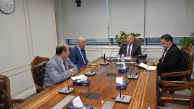 وزير النقل يتابع مع ادارة الجسر العربي للملاحة معدلات نقل البضائع والشاحنات عبر الخط العربي