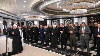 وزير الداخلية يؤدي صلاة الجمعة بمسجد الشرطة بالقاهرة الجديدة