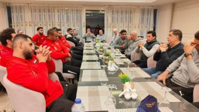 وزير الرياضة يحفز لاعبى منتخب اليد قبل مواجهة الجزائر فى نهائى أفريقيا غدا