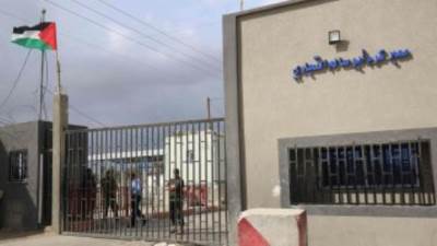 مستوطنون يغلقون معبر كرم أبو سالم لمنع دخول المواد الغذائية إلى قطاع غزة