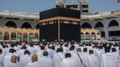 الحكومة تكشف حقيقة قيام شركات السياحة بوقف رحلات العمرة لشهر فبراير المقبل