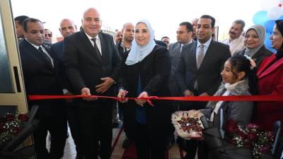 وزيرة التضامن الاجتماعي ومحافظ قنا يفتتحان مجمع خدمات الأسرة والطفولة بقنا الجديدة