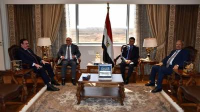 وزير الرياضة يبحث مع محافظ بورسعيد تطورات اعمال استاد النادي المصري