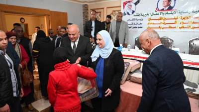 وزيرة التضامن تتفقد مشروع المجمع الصناعي للمرأة والشباب بالمعنا بمحافظة قنا