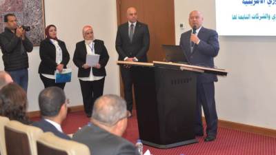 وزير النقل يسلم شهادات المدرب الدولى المحترف المعتمد من جامعة ولاية ميزوري الامريكية للعاملين