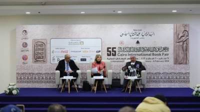 زاهي حواس يؤكد ضرورة استمرار الجهود الحكومية لاستعادة الآثار المصرية المهربة