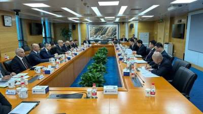 وزير الإسكان يستعرض مع الجهات المُمولة لمنطقة الأعمال المركزية بالعاصمة الإدارية الموقف المالى والتنفيذى