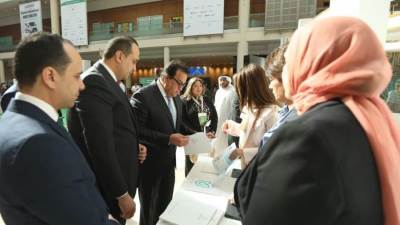 وزير الصحة يتفقد جناح هيئة الرعاية الصحية في معرض آراب هيلث 2024
