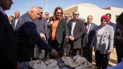 وزيرة التخطيط ومحافظ الوادي الجديد يفتتحان المرحلة الأولى من مشروع الجذب السكاني "بشائر خير الوادي"