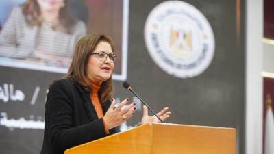 وزيرة التخطيط تلتقي بالقيادات والعاملين بالعاصمة الإدارية للمحافظة