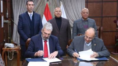 وزير النقل يشهد تسليم الرصيف الجنوبى لمحطة الحاويات تحيا مصر 1 بدمياط