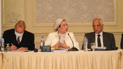 وزيرة البيئة تترأس الاجتماع الأول للجنة تسيير مشروع إدارة تلوث الهواء وتغير المناخ