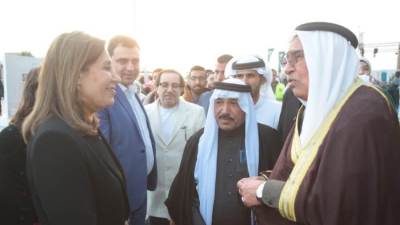 وزيرة الثقافة تلتقي وفدًا من مشايخ وعواقل سيناء بمعرض الكتاب وتُثمن دورهم في دعم جهود التنمية الثقافية