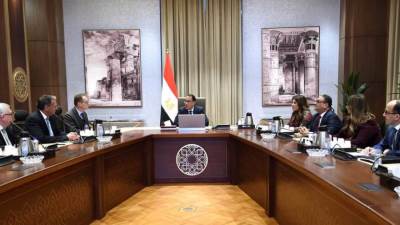 رئيس الوزراء يلتقي مسئولي شركة "مرسيدس بنز" لاستعراض فرص التعاون بين الجانبين