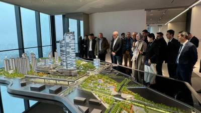 وزير الإسكان يتفقد منطقة الأعمال المركزية بمدينة "شنغهاي" الصينية