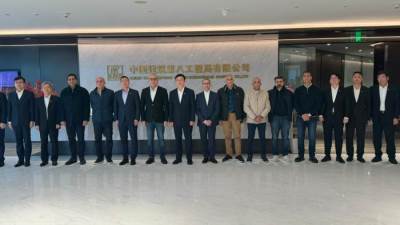 وزير الإسكان يلتقي رئيسى القطاع الدولي والمكتب الهندسي الثامن بشركة "CSCEC" الصينية