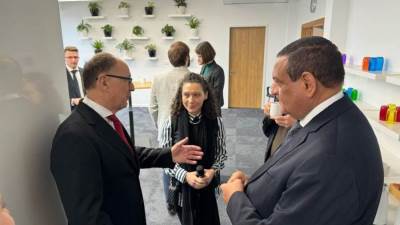 وزير التنمية المحلية يلتقى عدداً من ممثلي الشركات الألمانية العاملة فى مجالات متنوعة