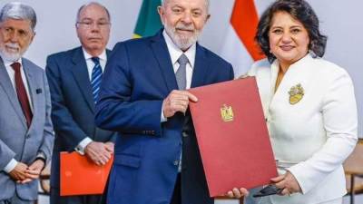 سفيرة مصر لدى البرازيل تقدم أوراق اعتمادها للرئيس البرازيلي