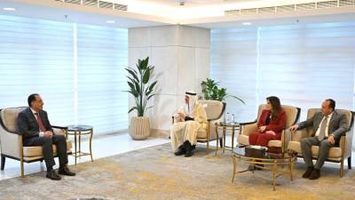 رئيس الوزراء يلتقى رئيس مجموعة البنك الإسلامي للتنمية لمناقشة سبل التعاون المشترك