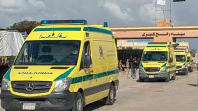 نقل 11 جريحًا و 32 مرافقًا فلسطينيًا عبر مطار العريش للعلاج في قطر