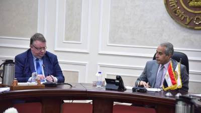 وزير العمل يلتقي وفدًا من مكتب منظمة العمل الدولية بالقاهرة
