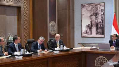 مدبولي يستعرض مع مسئولي "شنايدر إليكتريك" مبادرة إنشاء 1000 منزل ذكي