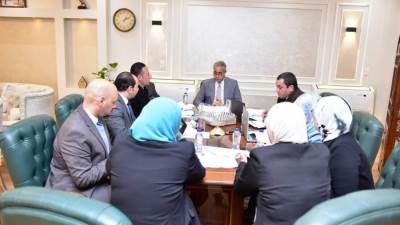 وزير العمل يواصل اجتماعاته مع "اللجنة القانونية" المختصة بدراسة الملاحظات