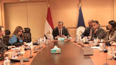 وزير السياحة يلتقي مع المدير التنفيذي لمكتب تمثيل بنك JPMorgan Chase في مصر