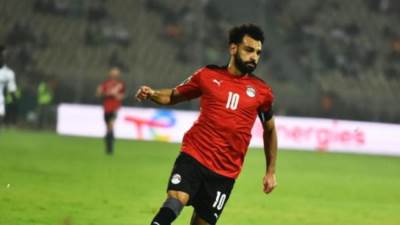 تقارير: محمد صلاح يرغب فى تمديد عقده مع ليفربول.. وباريس يترقب