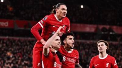 موعد مباراة ليفربول وبيرنلي فى الدوري الإنجليزي والقناة الناقلة