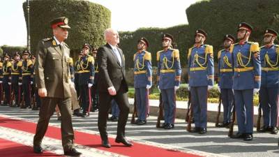 وزير الدفاع يؤكد لنظيره البلغاري ضرورة حشد الجهود لوقف التصعيد المتزايد بالمنطقة