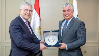 رئيس اقتصادية قناة السويس يستقبل وفد المفوضية الأوروبية وسفير الاتحاد الأوروبي لبحث التعاون