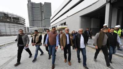 وزير الإسكان يتجول بالمنطقة الشاطئية وكمبوند "مزارين" بمدينة العلمين الجديدة