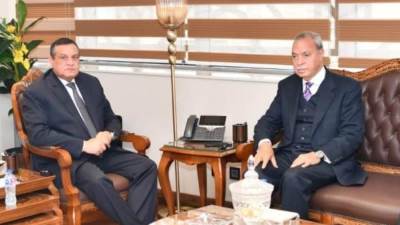 وزير التنمية المحلية يتابع مع محافظ القليوبية تنفيذ المشروعات التنموية والخدمية على أرض المحافظة