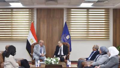 رئيس هيئة الدواء المصرية يستقبل ممثل منظمة الصحة العالمية بمصر لبحث سبل التعاون المشترك
