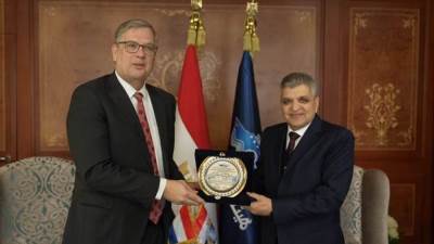 أسامة ربيع يبحث سبل التعاون مع السفير الهولندي في مجالات التدريب والتحول الأخضر