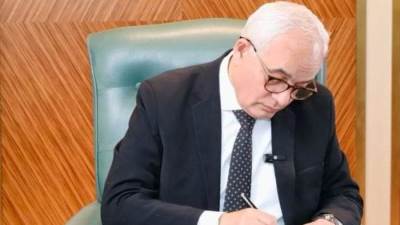 وزير التعليم يصدر قرارا وزاريا باتخاذ إجراءات تحرير عقود ٥٤ معلما