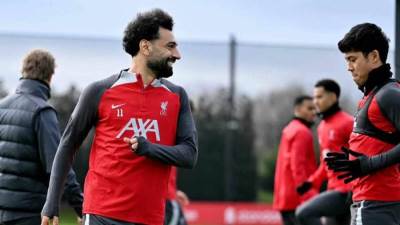 محمد صلاح يشارك مع زملائه استعدادات مواجهة برينتفورد في الدوري الإنجليزي