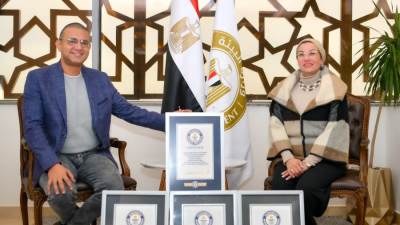 وزيرة البيئة تستقبل المغامر المصري على عبده 