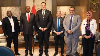 رئيس الرعاية الصحية يبحث مع سفير جنوب أفريقيا التعاون في مجالات السياحة العلاجية