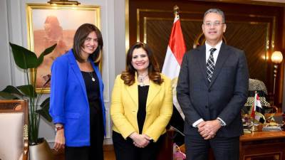 الهجرة تستقبل رئيسا قطاع التسويق والخدمة المجتمعية وتنمية الأعمال في "إي فاينانس"