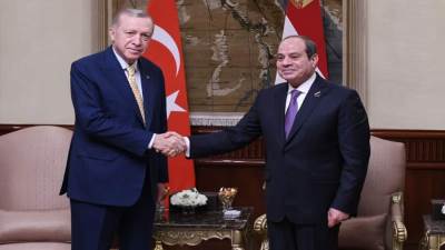 الرئيسان السيسي وأردوغان يعقدان جلسة مباحثات مغلقة وأخرى موسعة