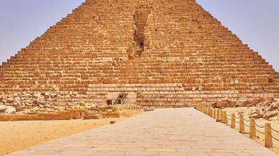 اللجنة العلمية العليا تقرر رفض إعادة تركيب كتل جرانيتية ولهرم منكاورع