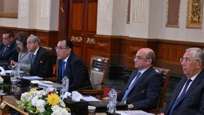 مدبولى: ضخ كميات من السلع والتوسع فى معارض "أهلا رمضان" و"كلنا واحد"