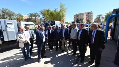 وزير الإسكان ومحافظ الوادى الجديد يتابعان موقف خدمات المياه والصرف بالمحافظة