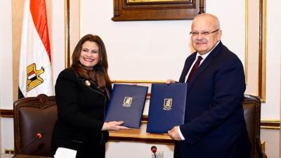 وزارة الهجرة وجامعة القاهرة يوقعان تعاون في مجالات الهجرة وتدريب وتأهيل الشباب