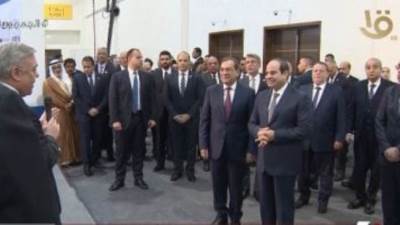 الرئيس السيسى يتفقد المعرض المقام على هامش مؤتمر مصر الدولى السابع للطاقة