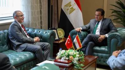 وزير الصحة يستقبل السفير التركي لبحث سبل التعاون بين البلدين