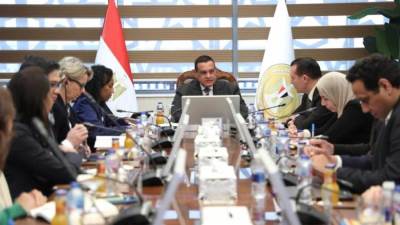 وزير التنمية المحلية يتابع مع وفد البنك الدولى الموقف التنفيذي لبرامج التعاون