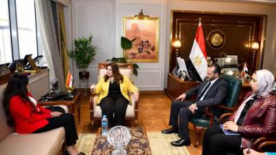 وزيرة الهجرة تلتقي مدير برامج المسئولية المجتمعية في "توتال" لبحث سبل التعاون